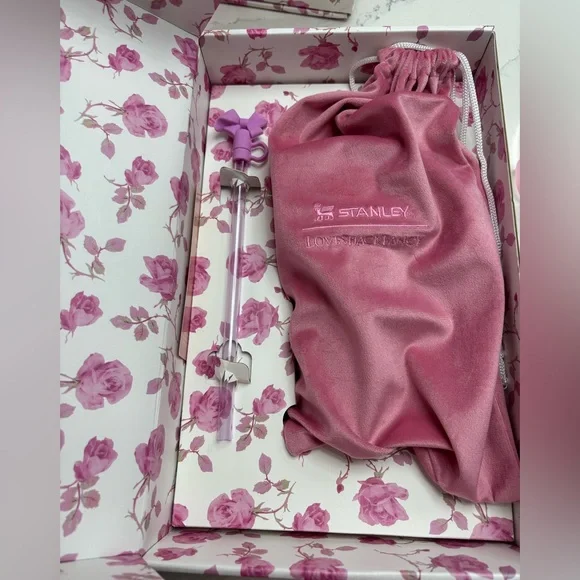 Stanley LoveShack Fancy Quencher 20oz Tumbler with Handle - Picture 2 of 2